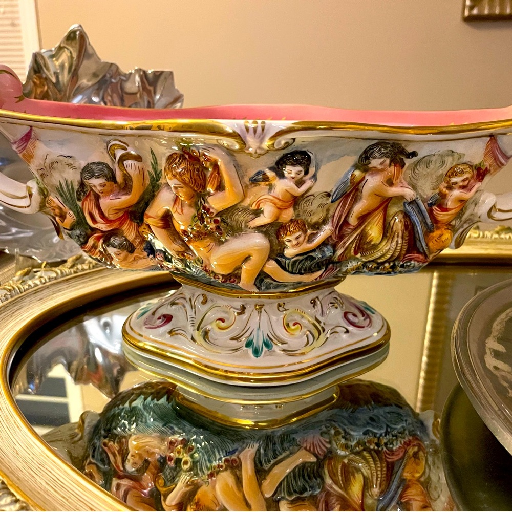 Beautiful compodimonte Italian made vintage centerpiece